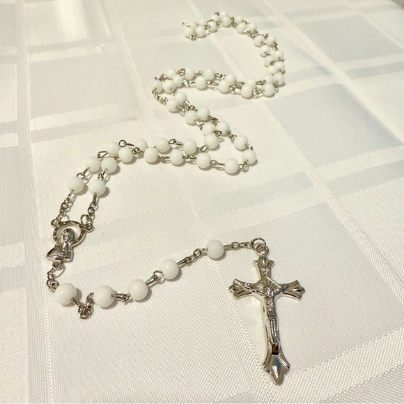 Jewelry - White Round Pressed Glass Prayer Rosary